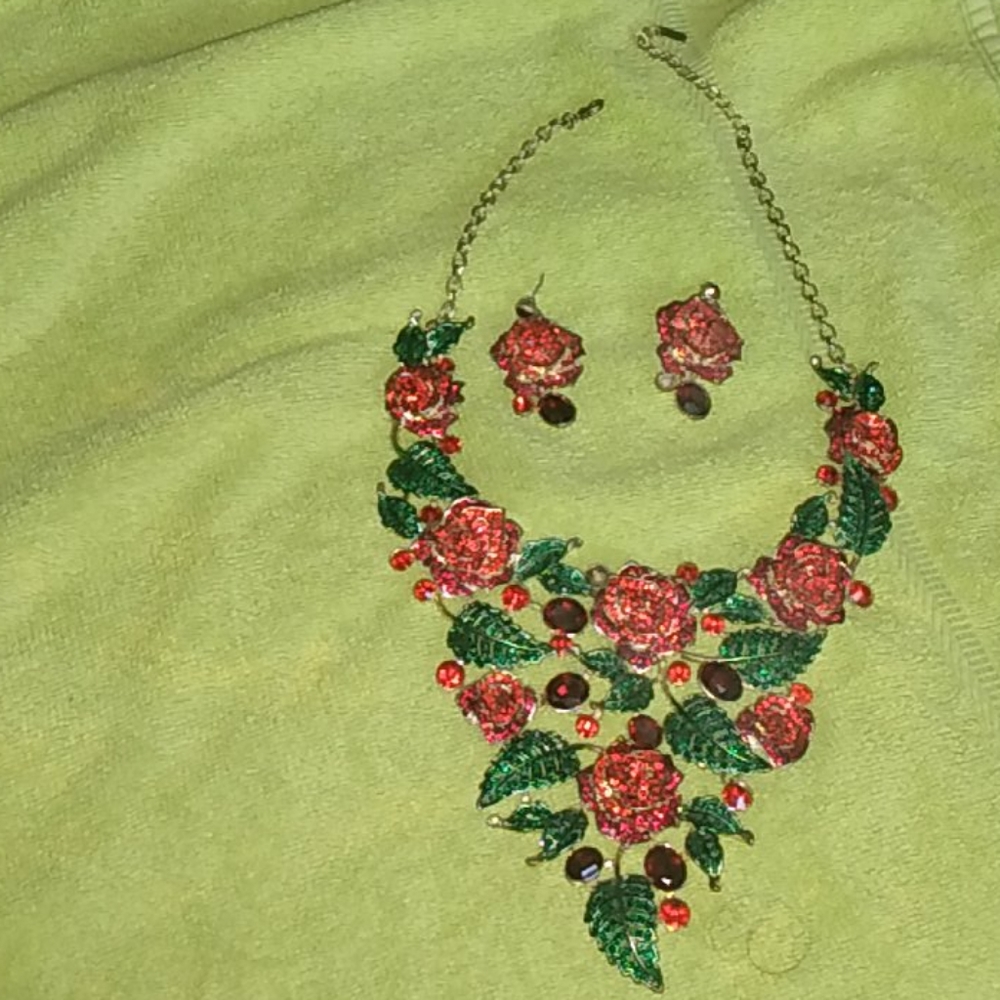 Woman rose necklace earring set
